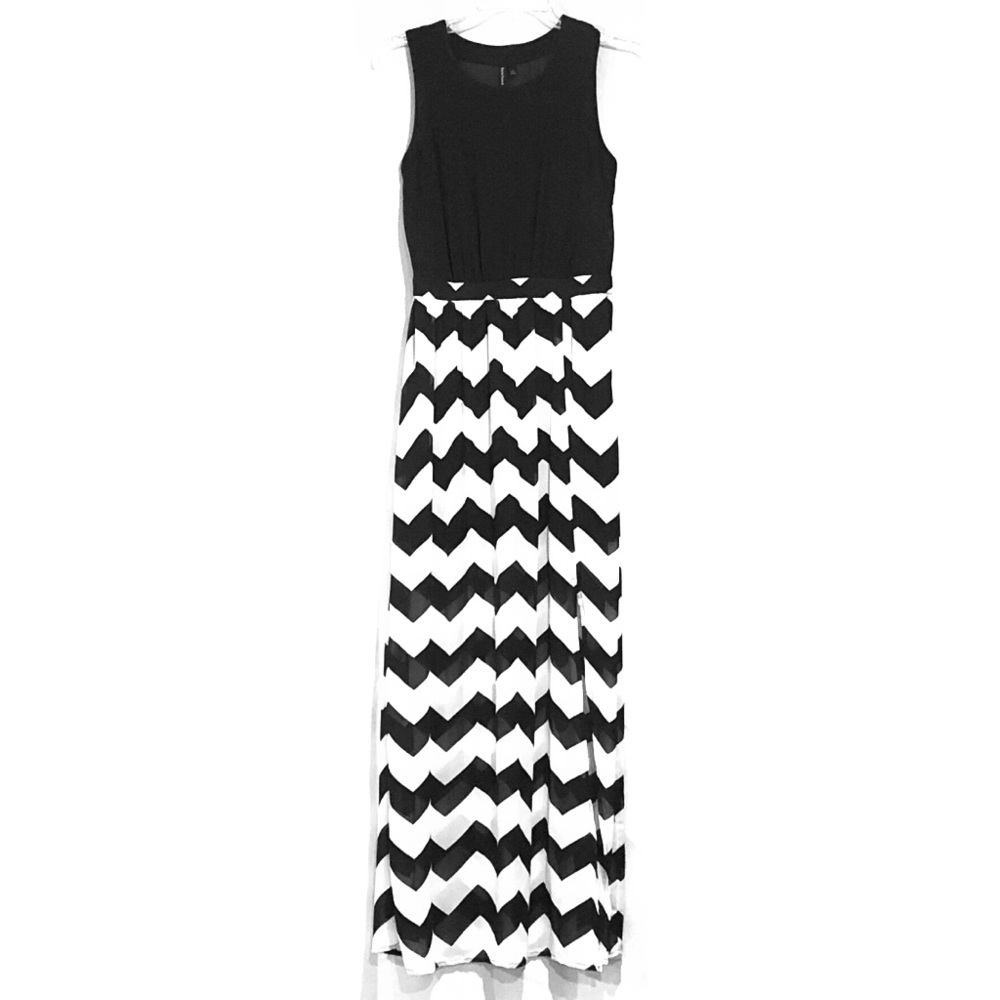 Heart & soul Black and white maxi long dress NWT
